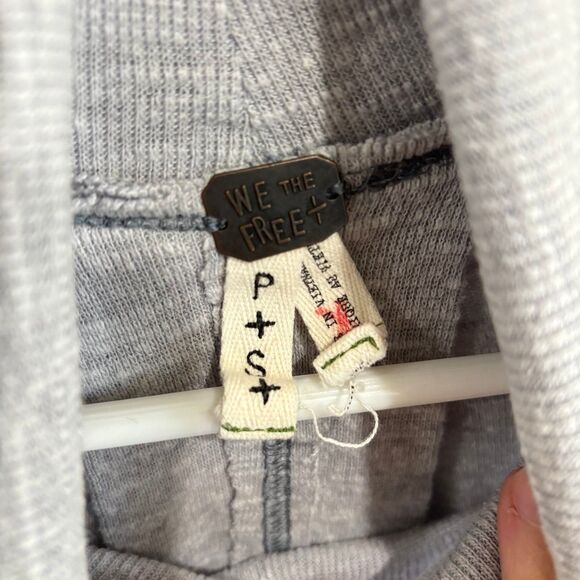 Free People We The Free Women's Split Back Turtleneck Top Grey Size Small - Picture 7 of 11